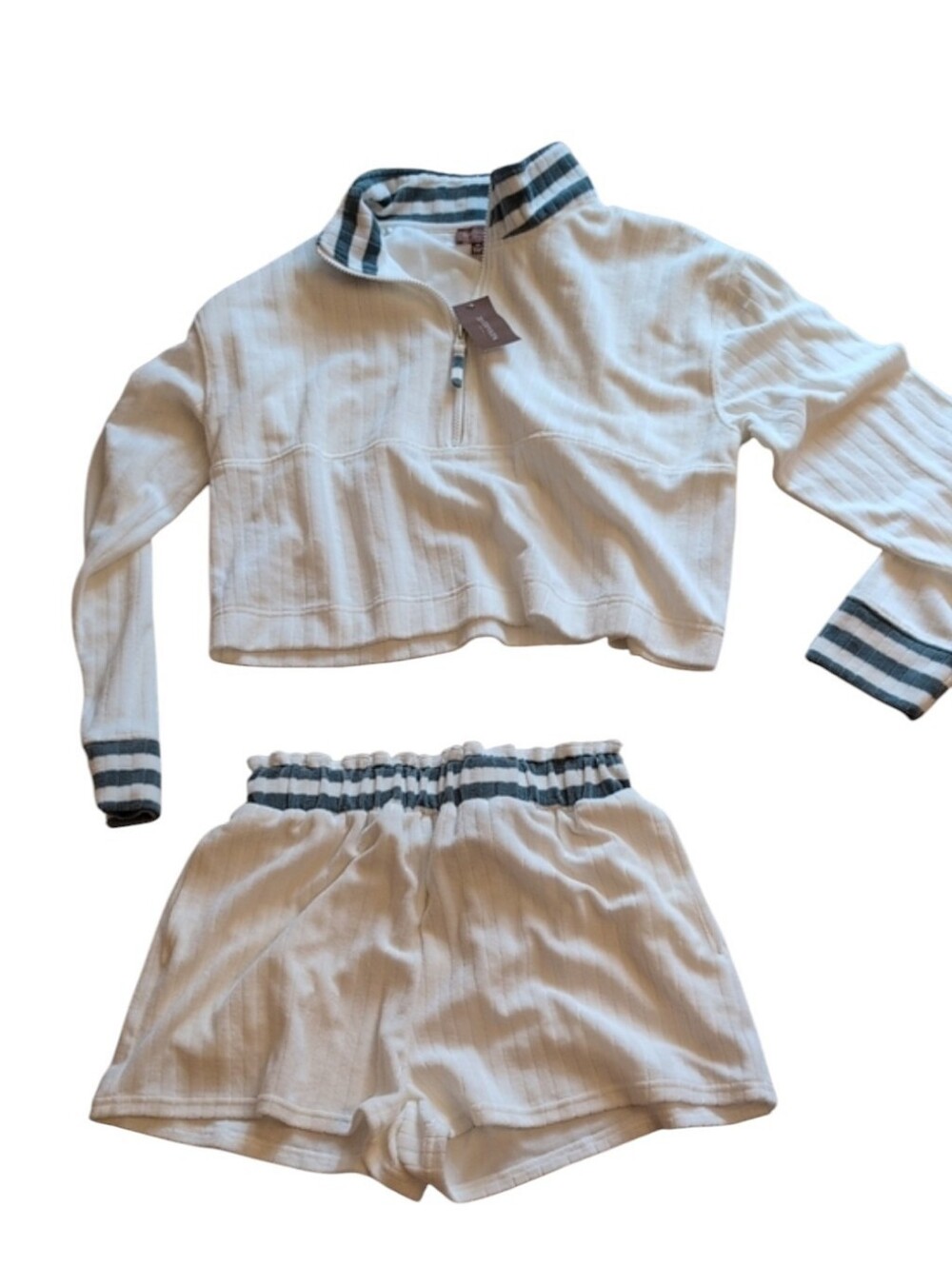 NWT 33 Coastal Beach Lounge Set Terry Long Sleeve Top And Shorts Cream Green
